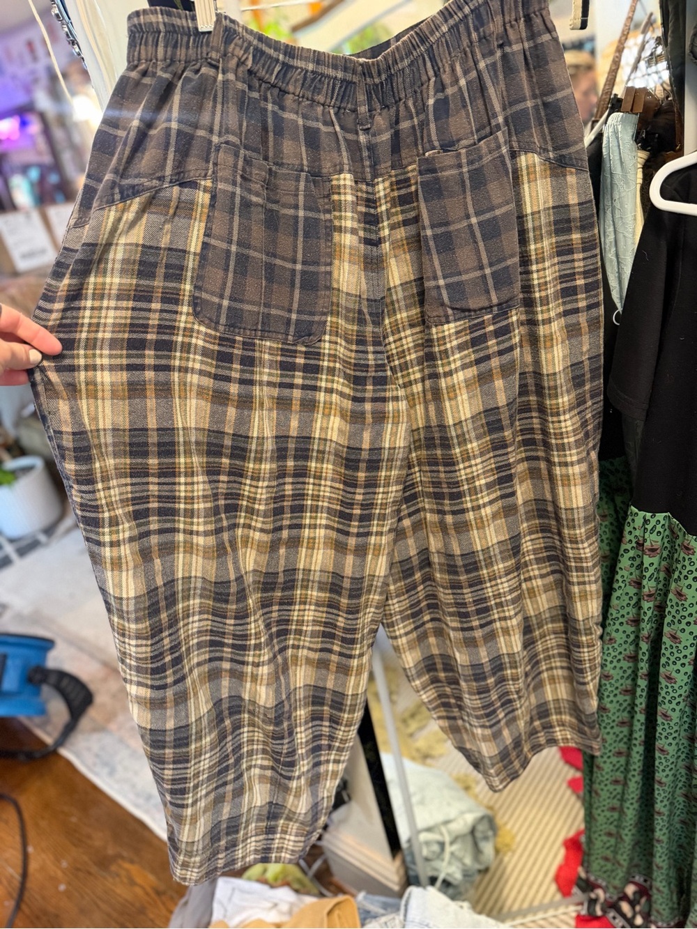 Oli & Hali Brown Plaid Relaxed Men’s Pants - Picture 2 of 4